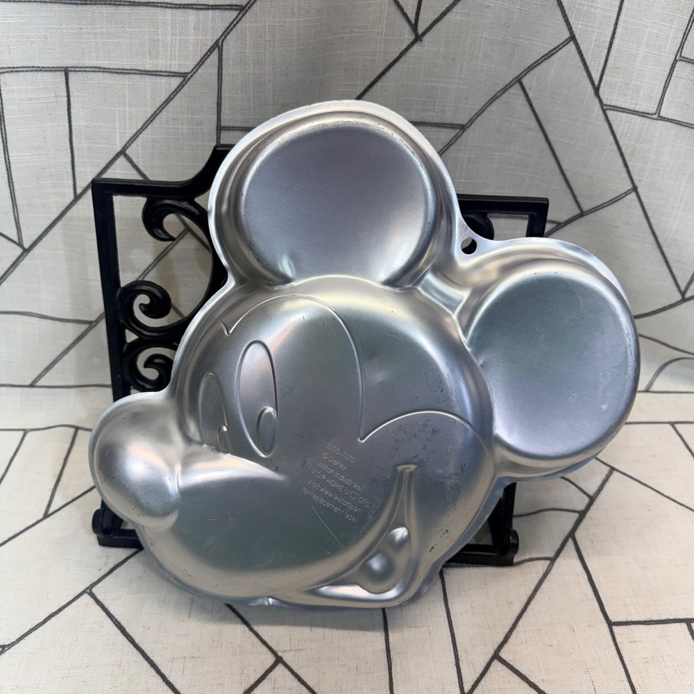 Wilton Mickey Mouse Cake Pan 13" Silver Disney Aluminum Character Mold 2105-7070